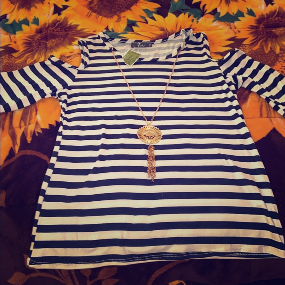 Cut off shoulder top Large